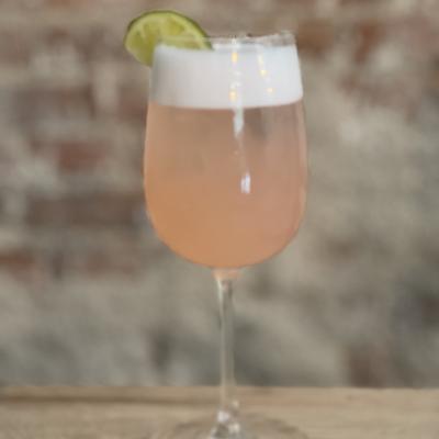 Sund festlig drink med grapefrukt, lime och skum