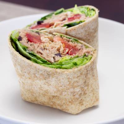 Hälsosamma tonfisk wraps