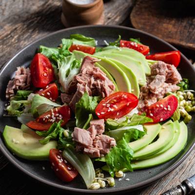 Fräsch tonfisk och avokadosallad