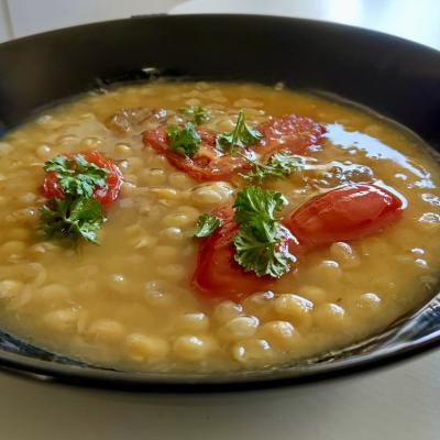 Vegetarisk ärtsoppa med gula ärtor